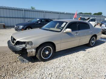  Salvage Lincoln Towncar