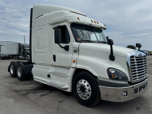  Salvage Freightliner Cascadia 1