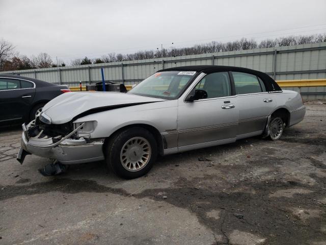  Salvage Lincoln Towncar