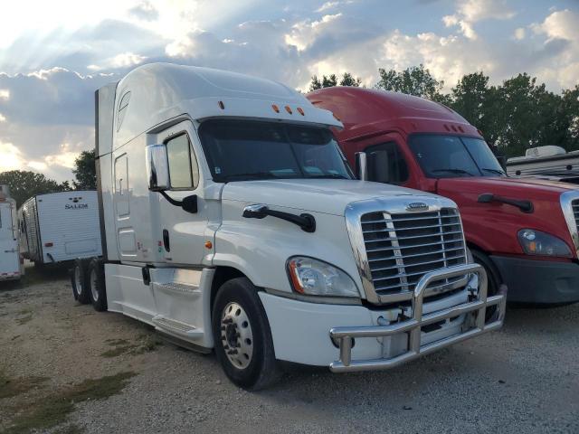  Salvage Freightliner Cascadia 1