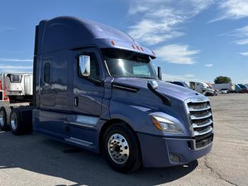  Salvage Freightliner Cascadia 1