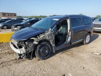  Salvage Chrysler Pacifica