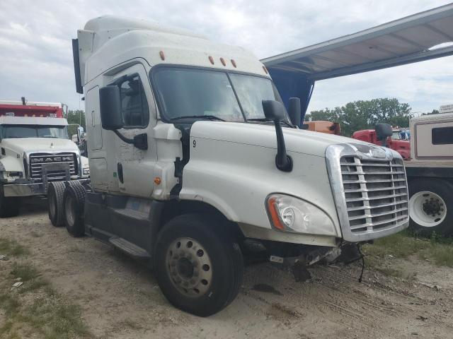  Salvage Freightliner Cascadia 1