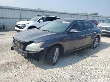  Salvage Nissan Maxima