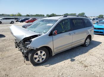  Salvage Toyota Sienna