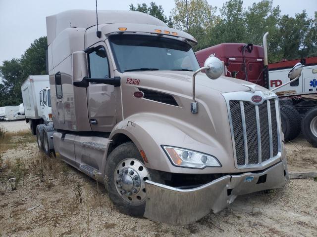  Salvage Peterbilt 579