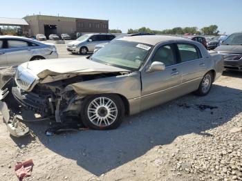  Salvage Lincoln Towncar