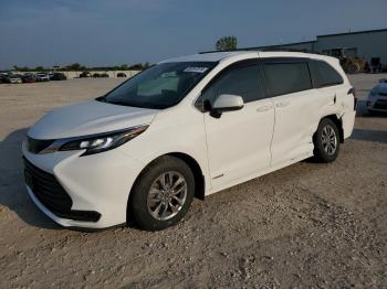  Salvage Toyota Sienna