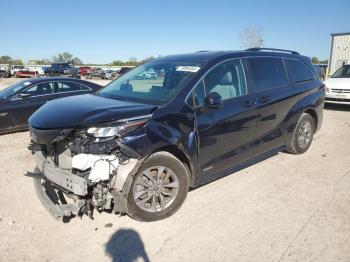  Salvage Toyota Sienna