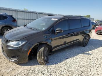  Salvage Chrysler Pacifica