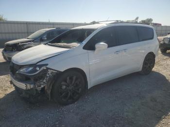  Salvage Chrysler Pacifica