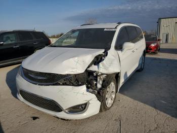  Salvage Chrysler Pacifica