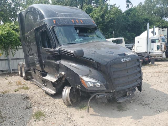  Salvage Freightliner Cascadia 1