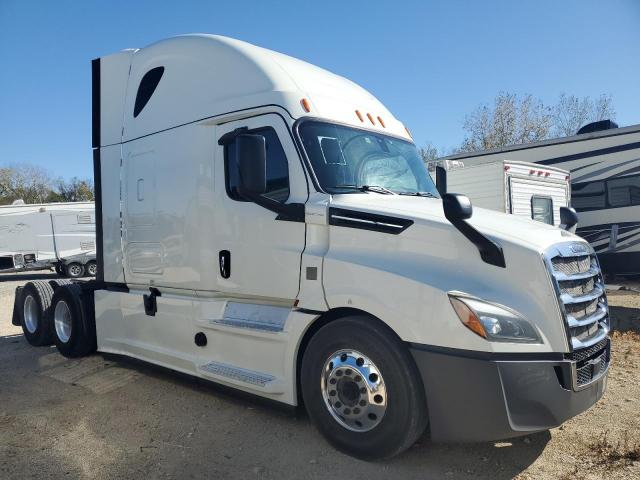  Salvage Freightliner Cascadia 1