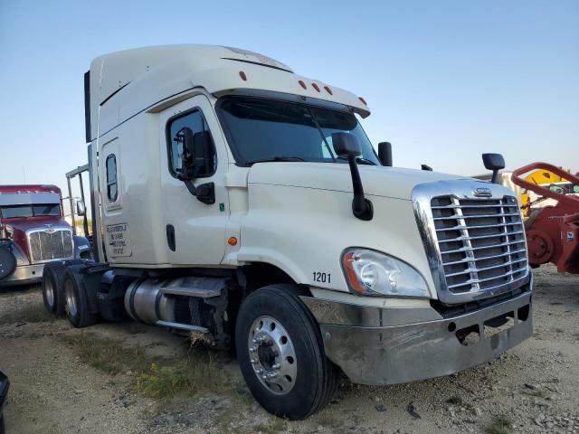  Salvage Freightliner Cascadia 1