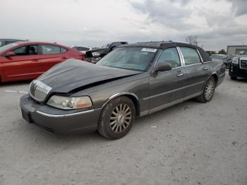  Salvage Lincoln Towncar