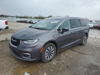  Salvage Chrysler Pacifica