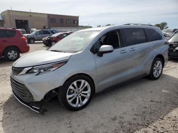  Salvage Toyota Sienna