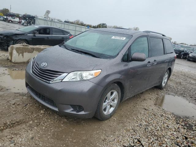  Salvage Toyota Sienna