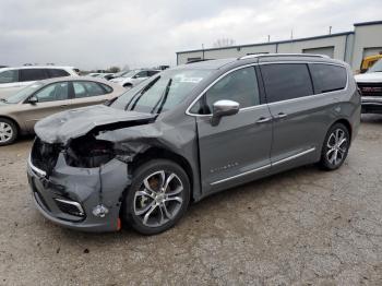  Salvage Chrysler Pacifica