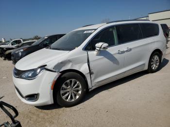  Salvage Chrysler Pacifica