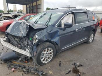  Salvage Chrysler Pacifica