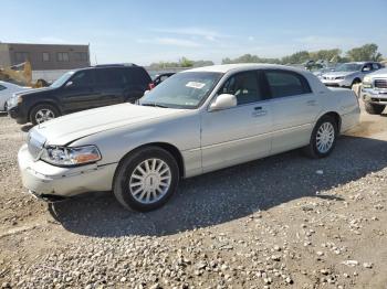  Salvage Lincoln Towncar