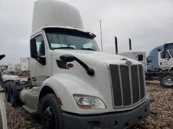  Salvage Peterbilt 579