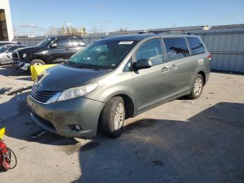  Salvage Toyota Sienna