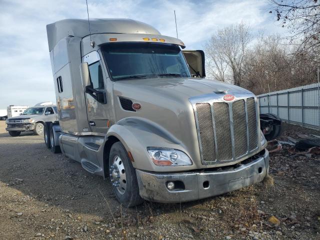  Salvage Peterbilt 579