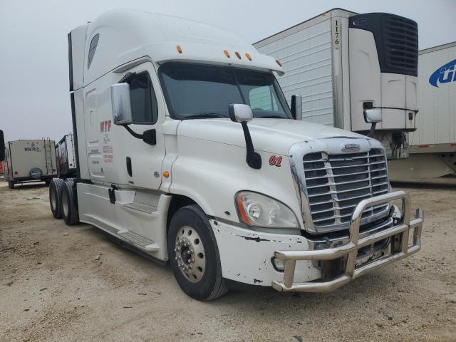  Salvage Freightliner Cascadia 1