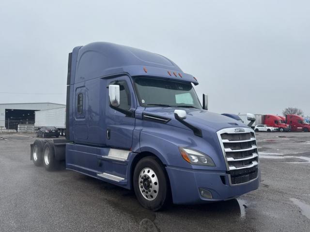  Salvage Freightliner Cascadia 1