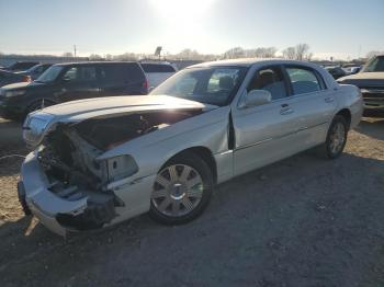  Salvage Lincoln Towncar