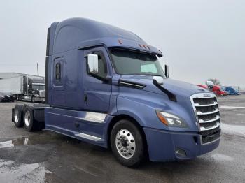  Salvage Freightliner Cascadia 1