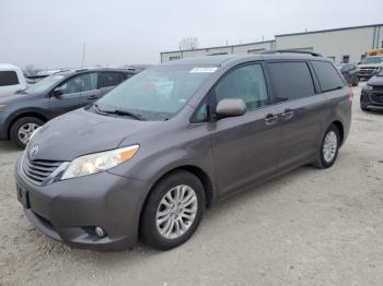  Salvage Toyota Sienna