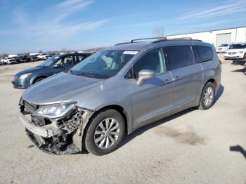  Salvage Chrysler Pacifica