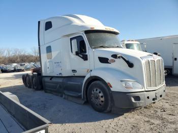  Salvage Peterbilt 579