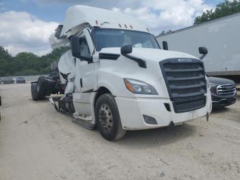  Salvage Freightliner Cascadia 1