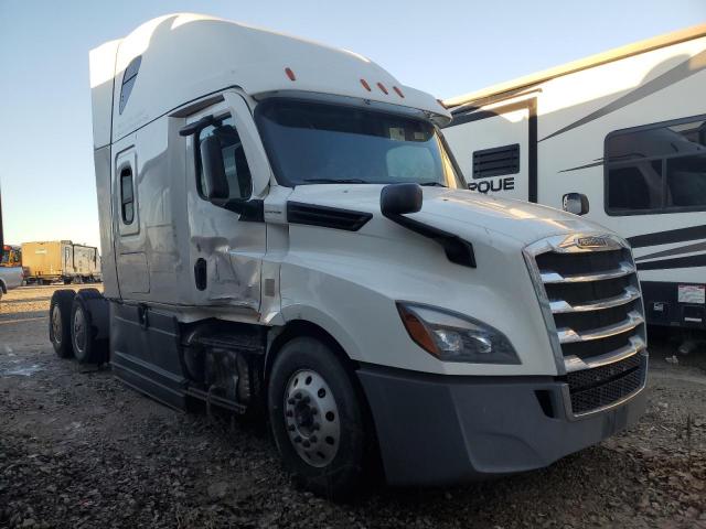  Salvage Freightliner Cascadia 1