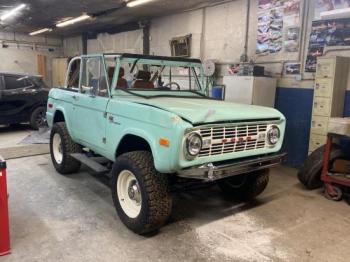  Salvage Ford Bronco