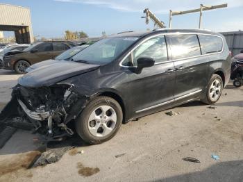  Salvage Chrysler Pacifica