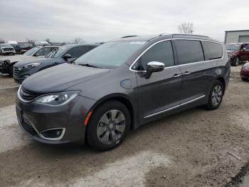  Salvage Chrysler Pacifica