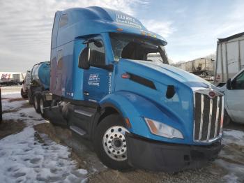  Salvage Peterbilt 579