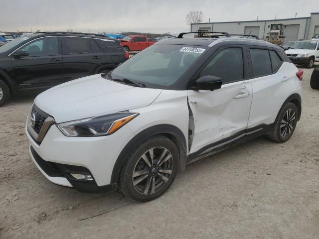  Salvage Nissan Kicks