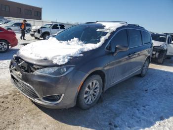  Salvage Chrysler Pacifica