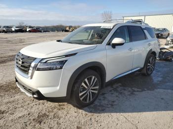  Salvage Nissan Pathfinder