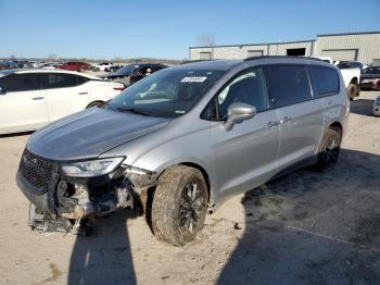  Salvage Chrysler Pacifica