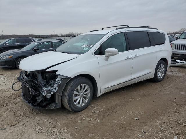  Salvage Chrysler Pacifica