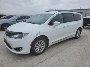  Salvage Chrysler Pacifica