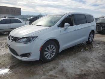  Salvage Chrysler Pacifica
